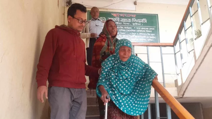 ব্যাংক থেকে ভিক্ষুকের ৯৩ হাজার টাকা লুট, আটক হয়নি কেউ